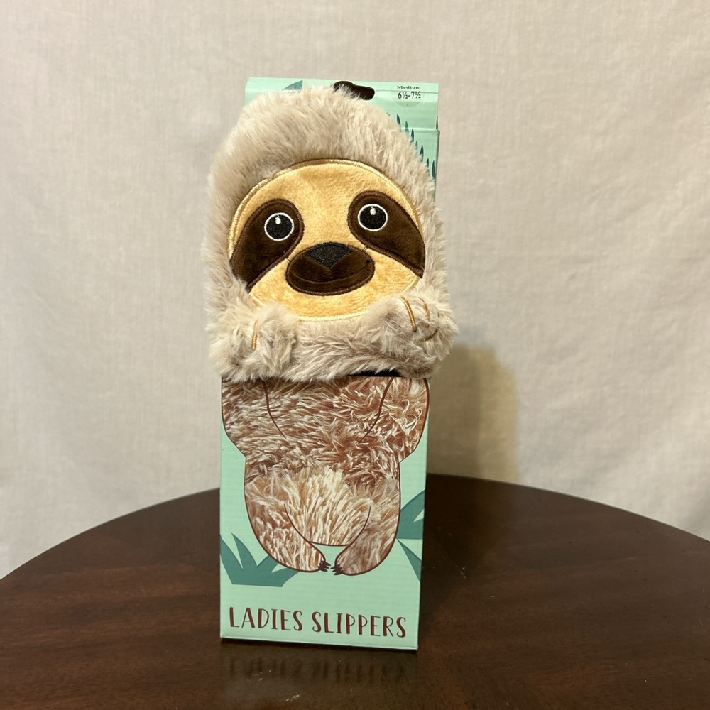 Novelty Sloth Plush Slippers Ladies Medium 6.5-7.5 Tan Faux Fur NWT In Box - Picture 2 of 6
